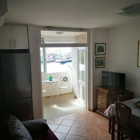 Appartement Lovely Near The With A Sea View Poreč