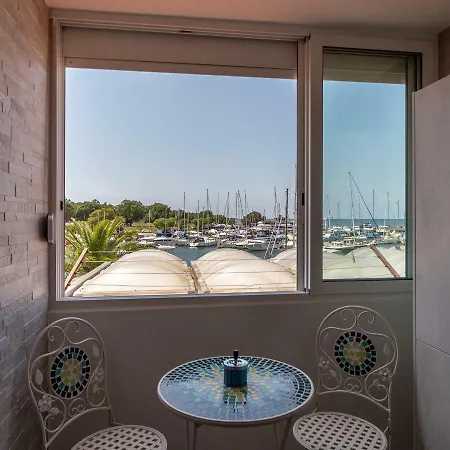 Appartement Lovely Near The With A Sea View