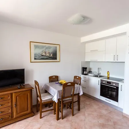 Appartement Lovely Near The With A Sea View Poreč