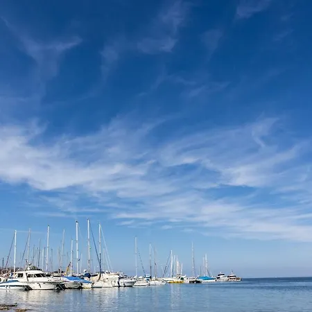 Appartement Lovely Near The With A Sea View Poreč
